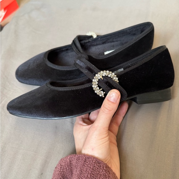 Shoes - Brand New!💕Elegant Black Velvet Women's Shoes
